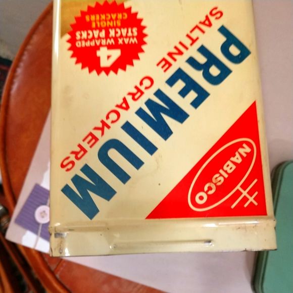 ❌❌Sold❌❌Metal Canister Nabisco Premium Saltine Crackers Tin Box Vintage 1969 - Picture 9 of 12